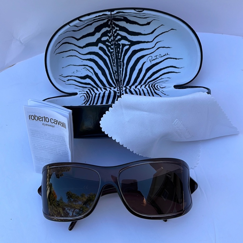 New ROBERTO CAVALLI Sunglasses with original case and RC lens cloth -Brown
